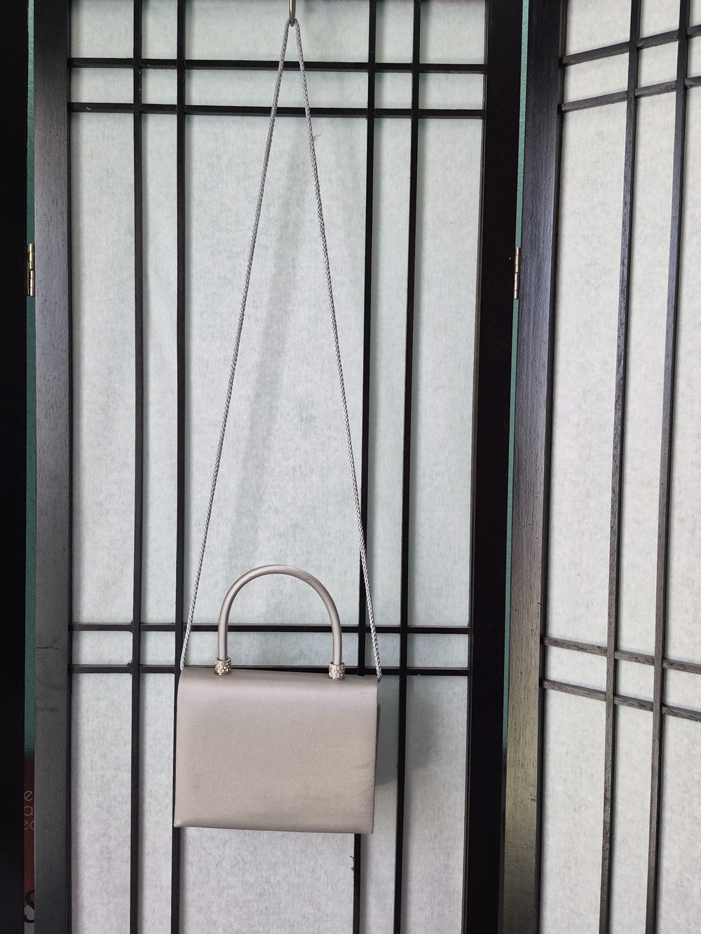 Elegant Metallic Silver Women’s Top-Handle Crossbody Bag